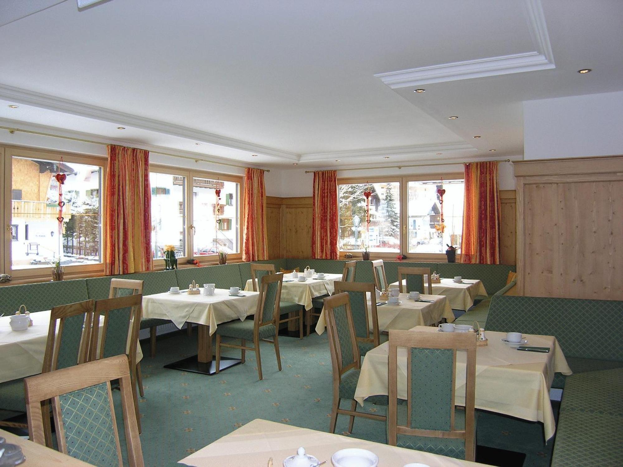Hotel Dr Otto Murr B&B Sankt Anton am Arlberg Exterior photo