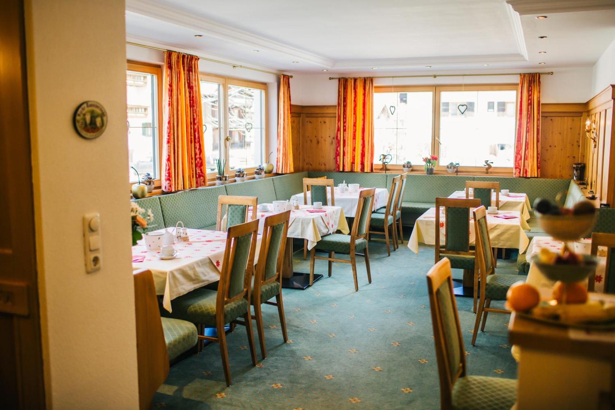 Hotel Dr Otto Murr B&B Sankt Anton am Arlberg Exterior photo