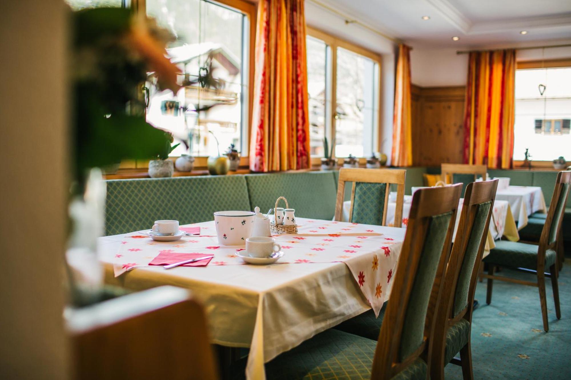 Hotel Dr Otto Murr B&B Sankt Anton am Arlberg Exterior photo